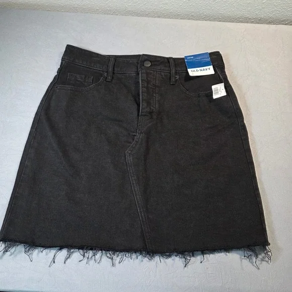 Old Navy Womens High Rise Black Denim Mini Skirt Raw Hem Size 4 - Picture 1 of 8